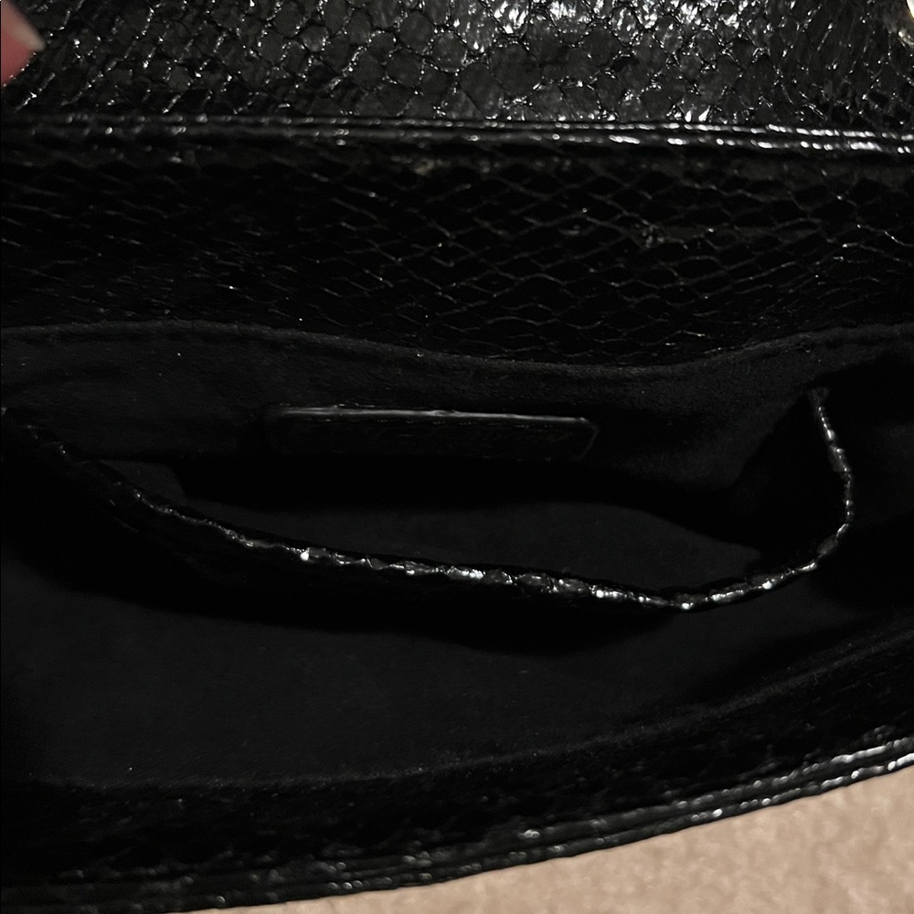 Betsey Johnson Black Slither And Shine Crossbody Faux Snakeskin Wolf Purse NWOT - Picture 8 of 8